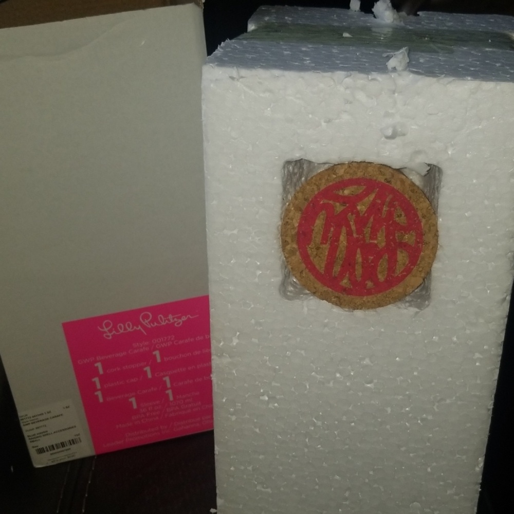 Lilly Pulitzer NWT GWP Beverage Carafe
